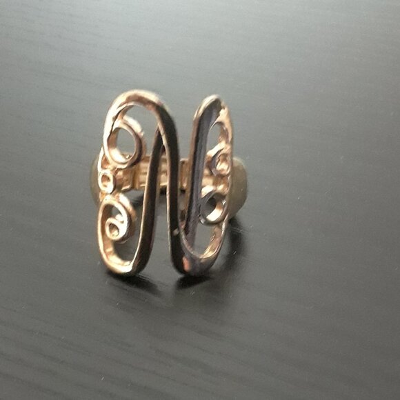 Gold Fancy Cursive Letter N Initial Ring - Picture 1 of 8